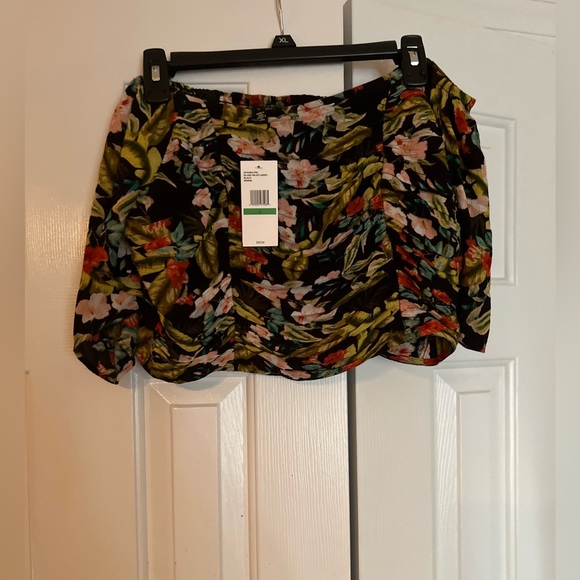 Jessica Simpson Two Piece skirt set! Flirty! Classy! - Picture 4 of 4